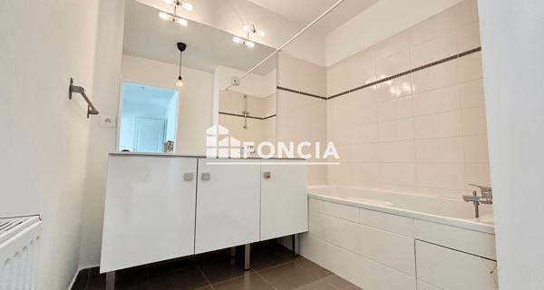 Location Appartement 4 pièces 79.95 m² - Vénissieux 69200