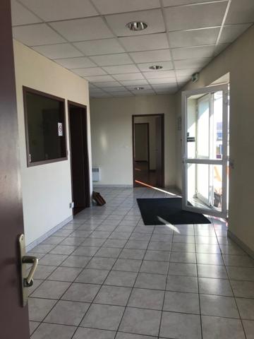 Dpt Dordogne (24), à louer PÉRIGUEUX Quartier des affaires 190 m² Bureaux, salle de réunion, parking