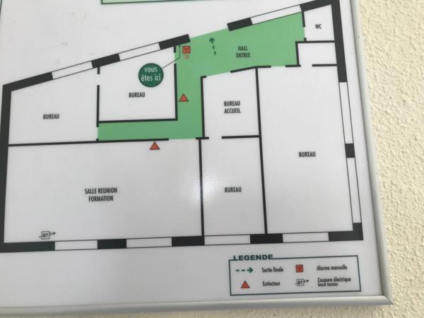 Dpt Dordogne (24), à louer PÉRIGUEUX Quartier des affaires 190 m² Bureaux, salle de réunion, parking