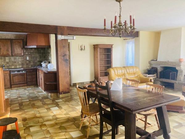 immeuble avec commerce et un grand appartement sur plus de 376 m2