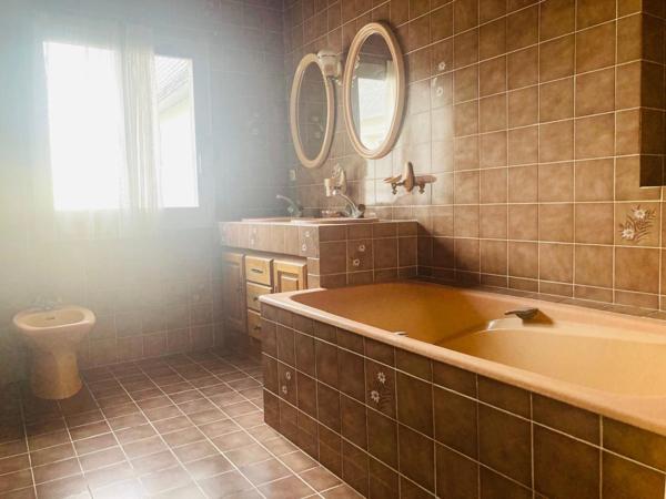 immeuble avec commerce et un grand appartement sur plus de 376 m2