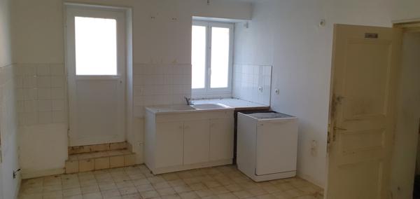 Fère-en-Tardenois (02130) MURS COMMERCIAUX ET LOGEMENT