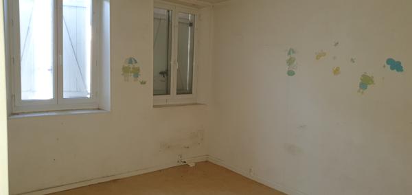 Fère-en-Tardenois (02130) MURS COMMERCIAUX ET LOGEMENT