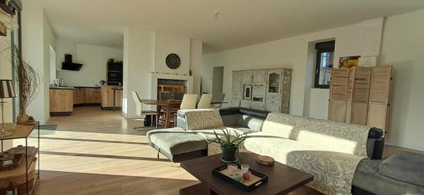 BIEN RARE...Maison Bonchamp Les Laval (53960) 8 pièce(s) 192 m2 sur 3.5 hectares