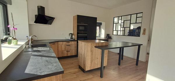 BIEN RARE...Maison Bonchamp Les Laval (53960) 8 pièce(s) 192 m2 sur 3.5 hectares