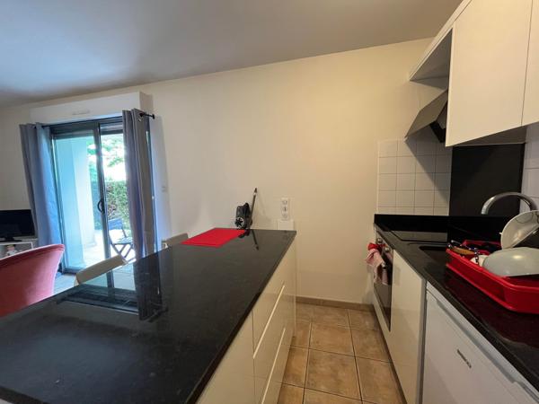 Appartement T2 avec terrasse et parking privé