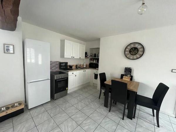 Appartement à louer    2 pièces •    Janville
