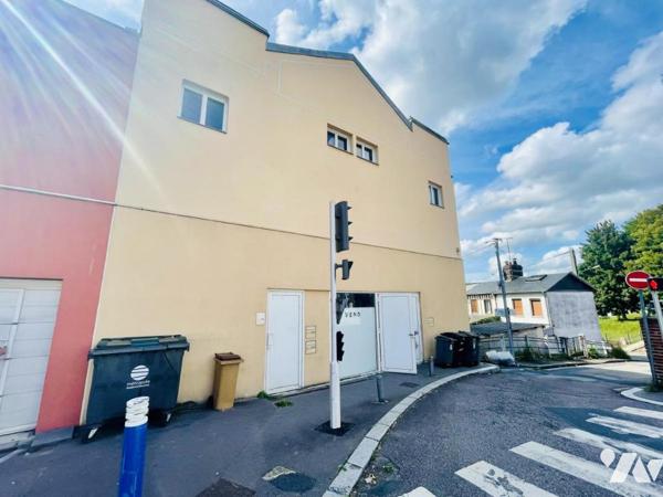 Immeuble à usage commercial et habitation