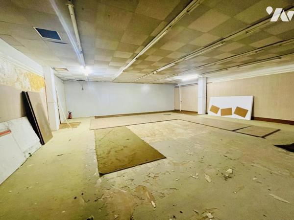 Immeuble à usage commercial et habitation