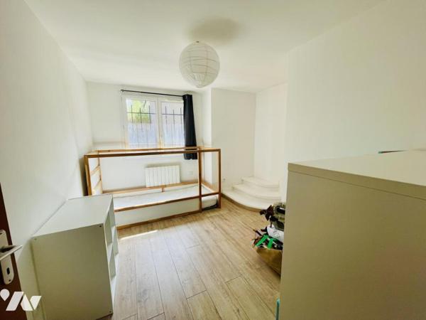 Immeuble à usage commercial et habitation