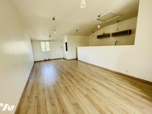 Immeuble à usage commercial et habitation