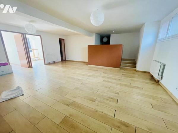 Immeuble à usage commercial et habitation