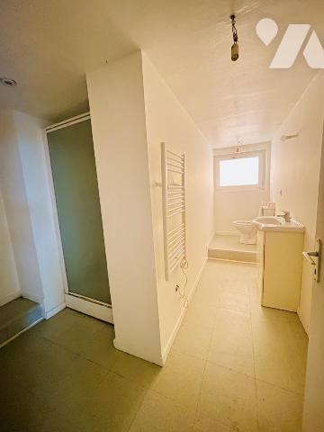 Immeuble à usage commercial et habitation