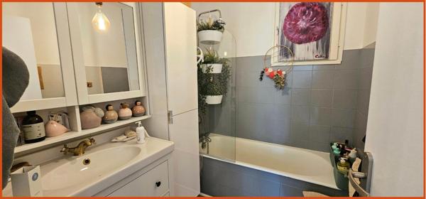 Maison rénovée, grand garage attenant