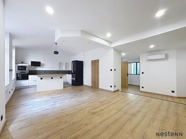 EXCLUSIVITÉ NESTENN LOCATION Non Meublé - Saint-Étienne Centre - Appartement T4 de 98,53 m² entièrement rénové - Charme de l'ancien - Calme absolu - Parking couvert - Climatisation