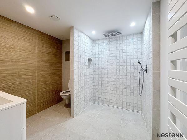 EXCLUSIVITÉ NESTENN LOCATION Non Meublé - Saint-Étienne Centre - Appartement T4 de 98,53 m² entièrement rénové - Charme de l'ancien - Calme absolu - Parking couvert - Climatisation