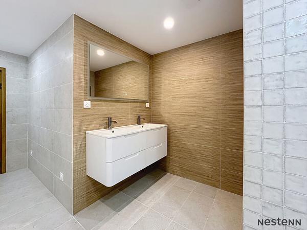 EXCLUSIVITÉ NESTENN LOCATION Non Meublé - Saint-Étienne Centre - Appartement T4 de 98,53 m² entièrement rénové - Charme de l'ancien - Calme absolu - Parking couvert - Climatisation