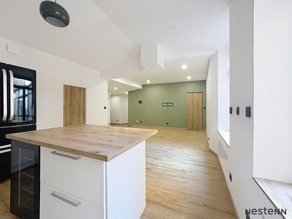 EXCLUSIVITÉ NESTENN LOCATION Non Meublé - Saint-Étienne Centre - Appartement T4 de 98,53 m² entièrement rénové - Charme de l'ancien - Calme absolu - Parking couvert - Climatisation