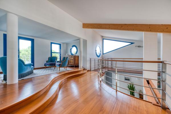 PROPRIETE CONTEMPORAINE 12 PIECES