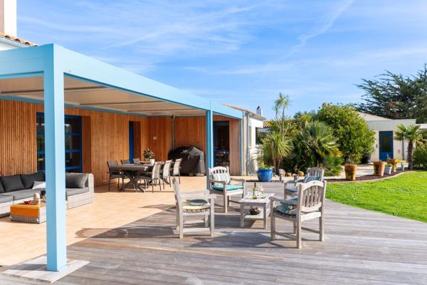 PROPRIETE CONTEMPORAINE 12 PIECES