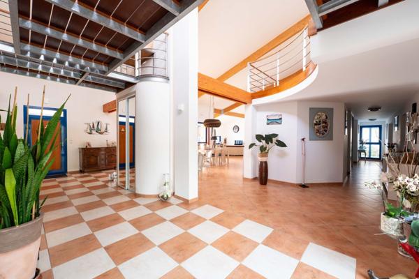 PROPRIETE CONTEMPORAINE 12 PIECES