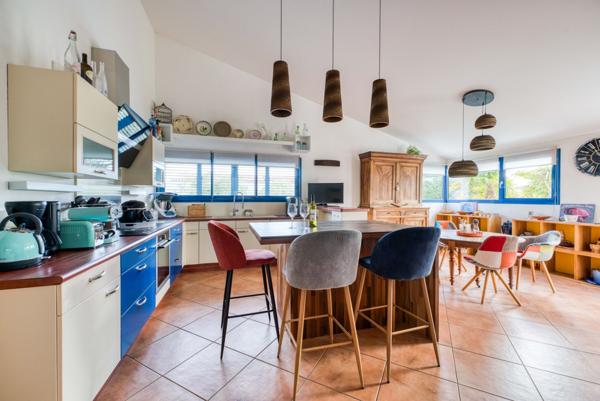 PROPRIETE CONTEMPORAINE 12 PIECES