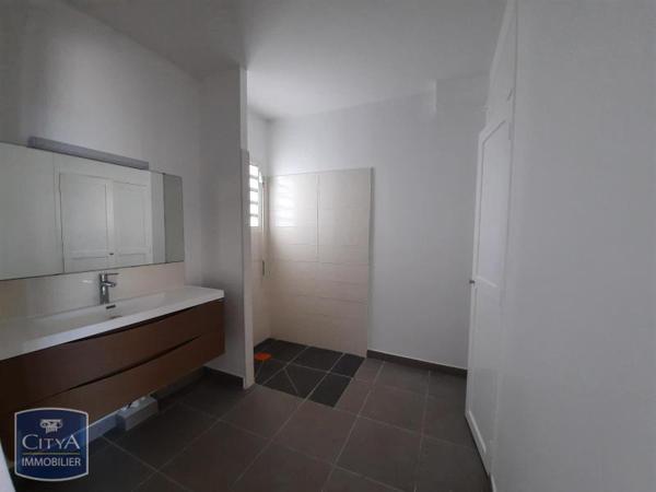 Appartement à louer 2 pièces 44.85m² Saint-Denis (97400)