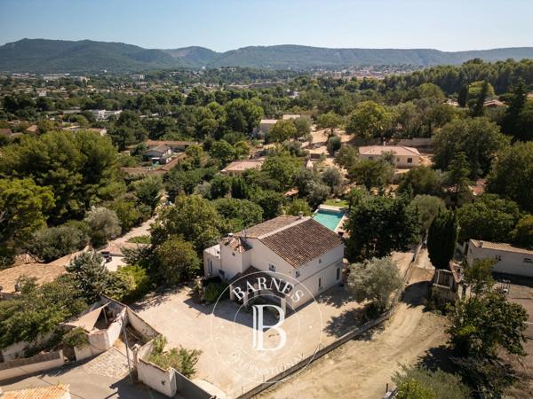 Aubagne, Maison 4 Chambres -  195 m² à vendre
