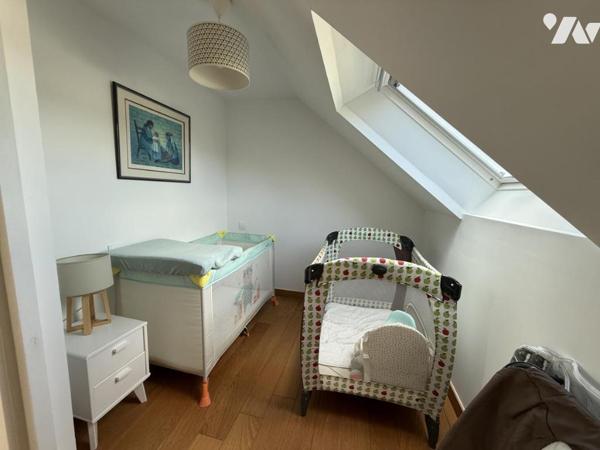 THEIX-NOYALO – MAISON EN PIERRE RÉNOVÉE – 80 M² – 3 CHAMBRES – SUITE PARENTALE AU RDC – TERRAIN CLOS