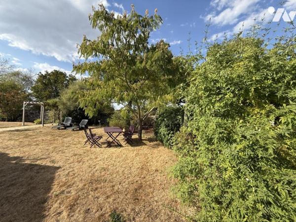 THEIX-NOYALO – MAISON EN PIERRE RÉNOVÉE – 80 M² – 3 CHAMBRES – SUITE PARENTALE AU RDC – TERRAIN CLOS