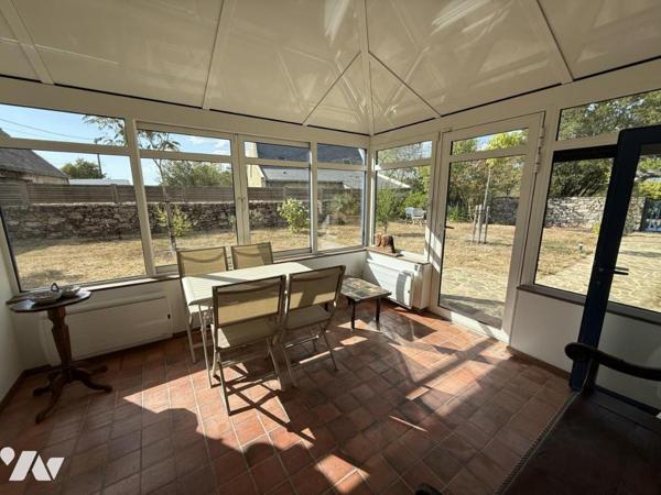 THEIX-NOYALO – MAISON EN PIERRE RÉNOVÉE – 80 M² – 3 CHAMBRES – SUITE PARENTALE AU RDC – TERRAIN CLOS