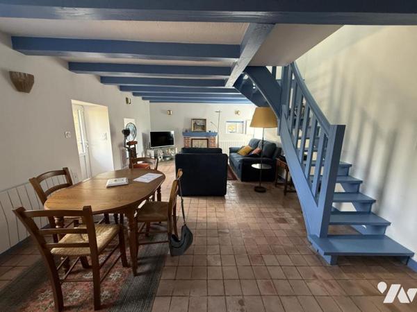 THEIX-NOYALO – MAISON EN PIERRE RÉNOVÉE – 80 M² – 3 CHAMBRES – SUITE PARENTALE AU RDC – TERRAIN CLOS