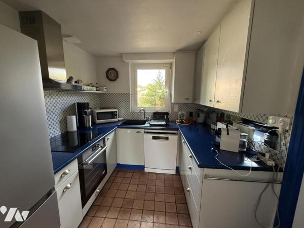 THEIX-NOYALO – MAISON EN PIERRE RÉNOVÉE – 80 M² – 3 CHAMBRES – SUITE PARENTALE AU RDC – TERRAIN CLOS