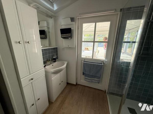 THEIX-NOYALO – MAISON EN PIERRE RÉNOVÉE – 80 M² – 3 CHAMBRES – SUITE PARENTALE AU RDC – TERRAIN CLOS