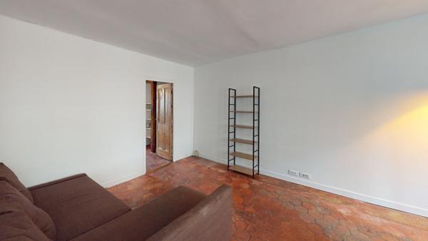 2 pièces baigné de lumière rue des Vinaigriers !