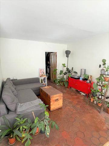 2 pièces baigné de lumière rue des Vinaigriers !