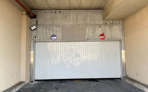 Stationnement à louer    Paris 12