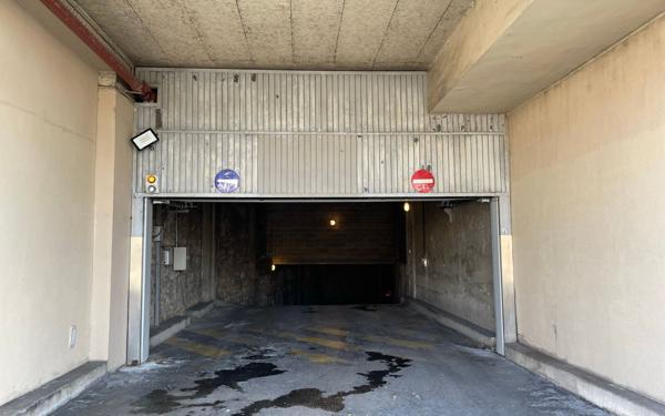 Stationnement à louer    Paris 12