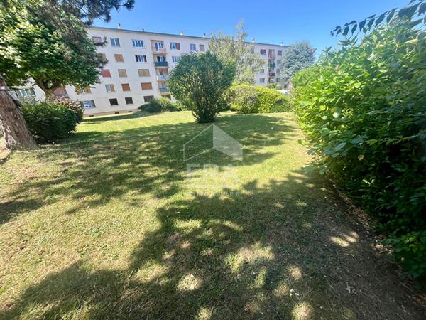 À vendre : Appartement 4 pièces avec balcon et cave LES CLAYES/BOIS proche gare  