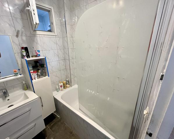 À vendre : Appartement 4 pièces avec balcon et cave LES CLAYES/BOIS proche gare  