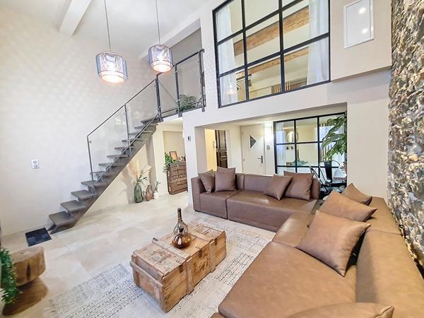 Toulon Haute ville " EXCEPTIONNEL LOFT D'ARCHITECTE AU CHARME UNIQUE "
