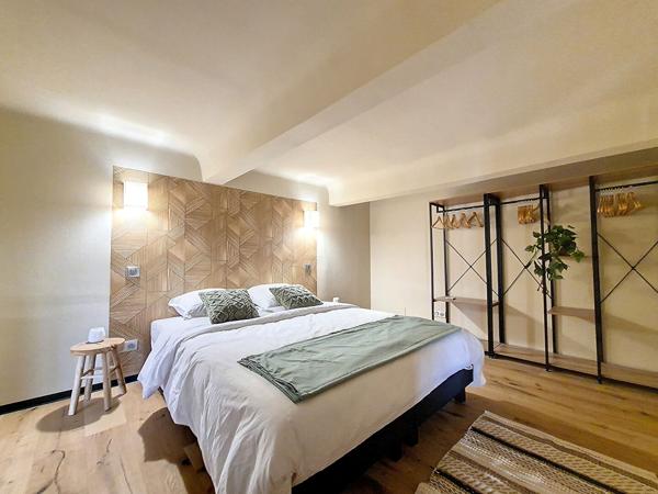 Toulon Haute ville " EXCEPTIONNEL LOFT D'ARCHITECTE AU CHARME UNIQUE "