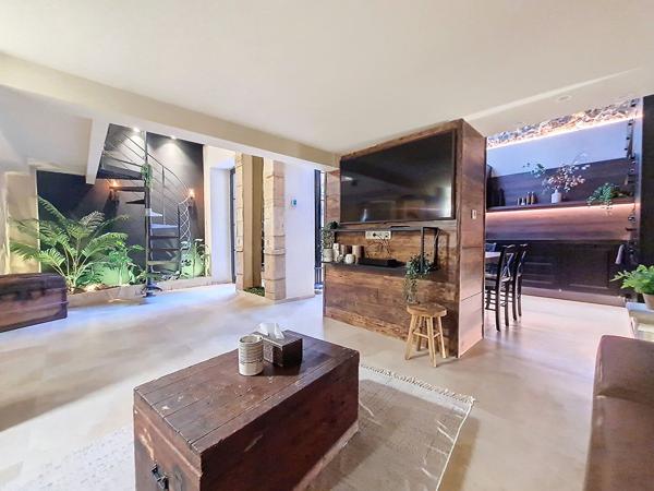Toulon Haute ville " EXCEPTIONNEL LOFT D'ARCHITECTE AU CHARME UNIQUE "