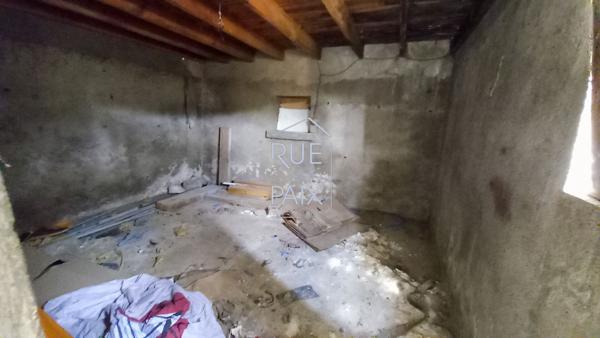 86110 MIREBEAU Maison Mirebeau 95.08 m² sur 1364m² de terrain clos.