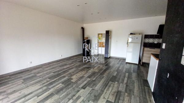 86110 MIREBEAU Maison Mirebeau 95.08 m² sur 1364m² de terrain clos.