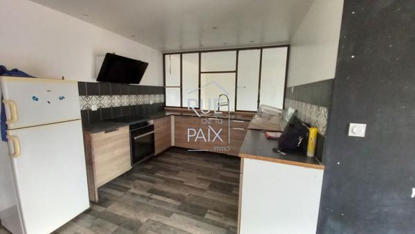 86110 MIREBEAU Maison Mirebeau 95.08 m² sur 1364m² de terrain clos.