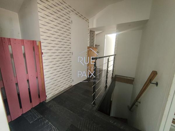 86110 MIREBEAU Maison Mirebeau 95.08 m² sur 1364m² de terrain clos.