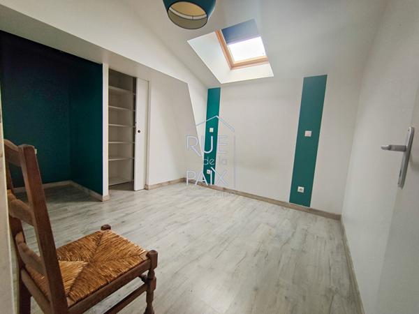 86110 MIREBEAU Maison Mirebeau 95.08 m² sur 1364m² de terrain clos.