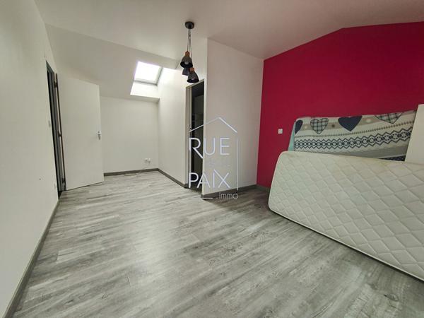 86110 MIREBEAU Maison Mirebeau 95.08 m² sur 1364m² de terrain clos.