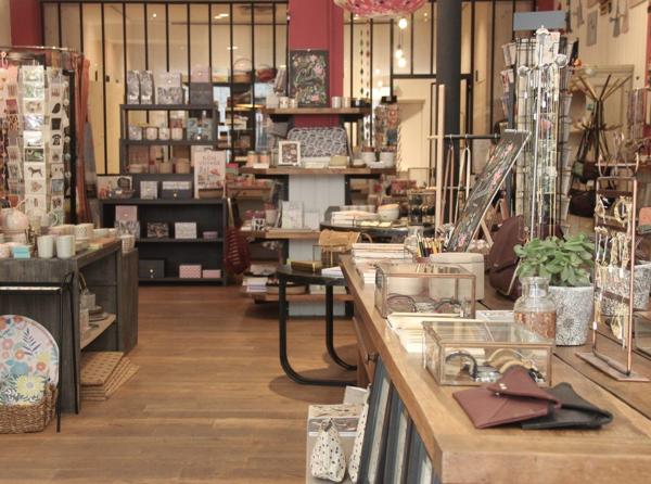 Murs commerciaux - Montrond Les Bains -74 m² - emplacement n°1 - loués 900€ par mois